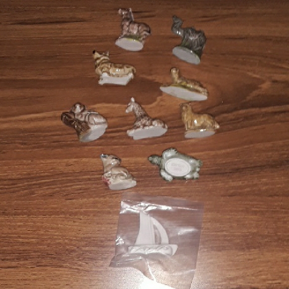 Red Rose Tea 1990s Figurines Set - Picture 2 of 2